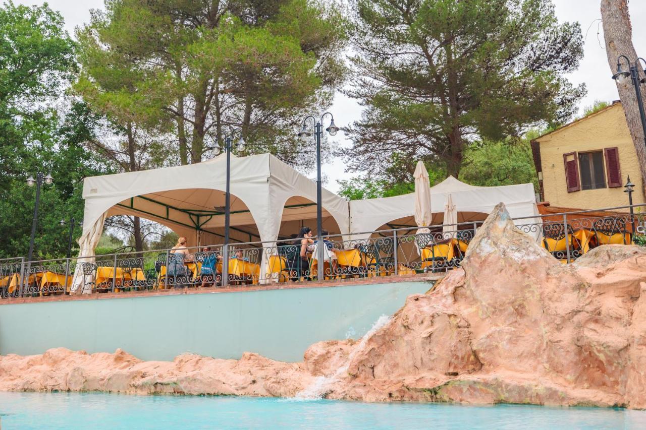 Le Pianacce Camping Village 卡斯塔涅托卡尔杜奇 外观 照片