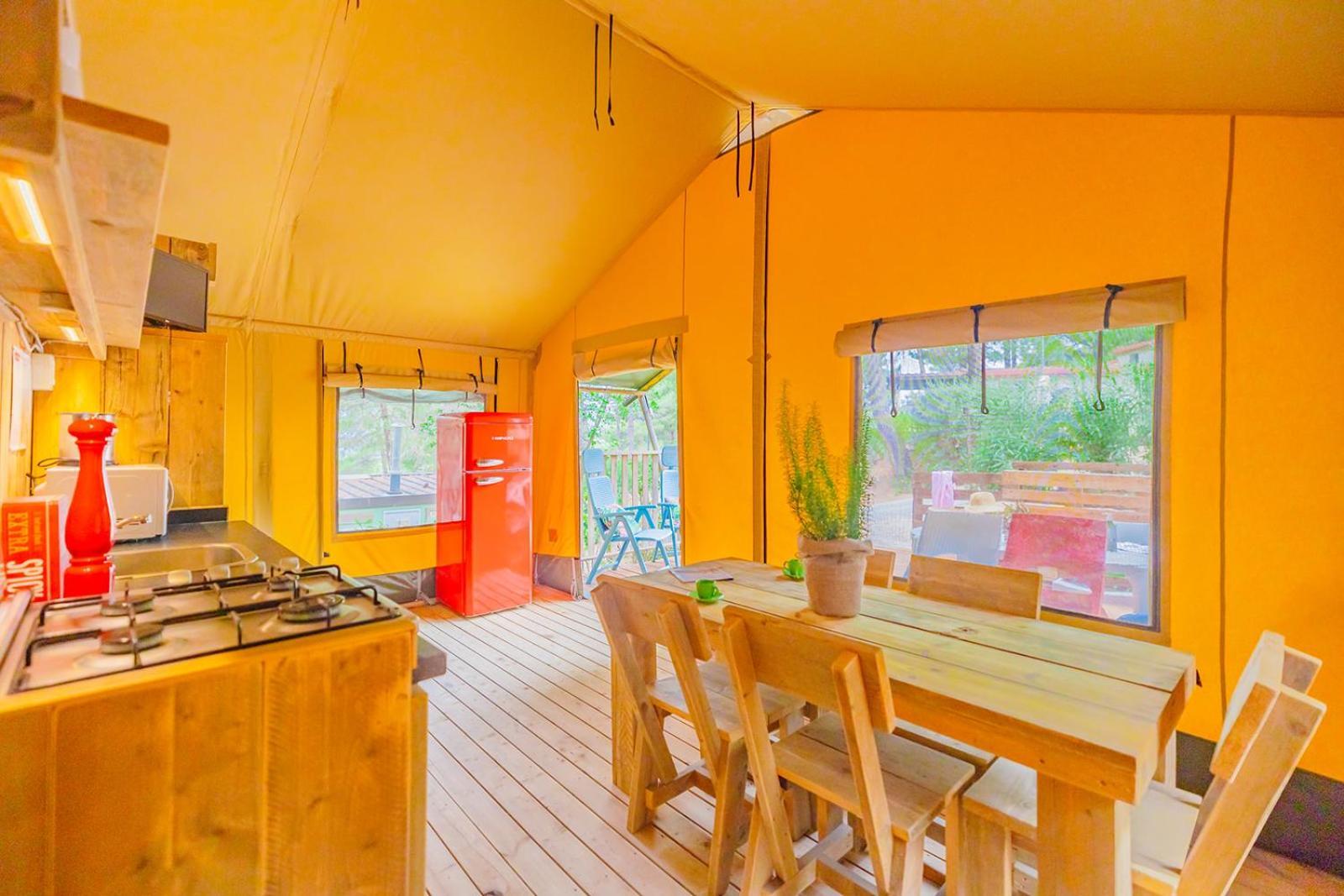 Le Pianacce Camping Village 卡斯塔涅托卡尔杜奇 外观 照片