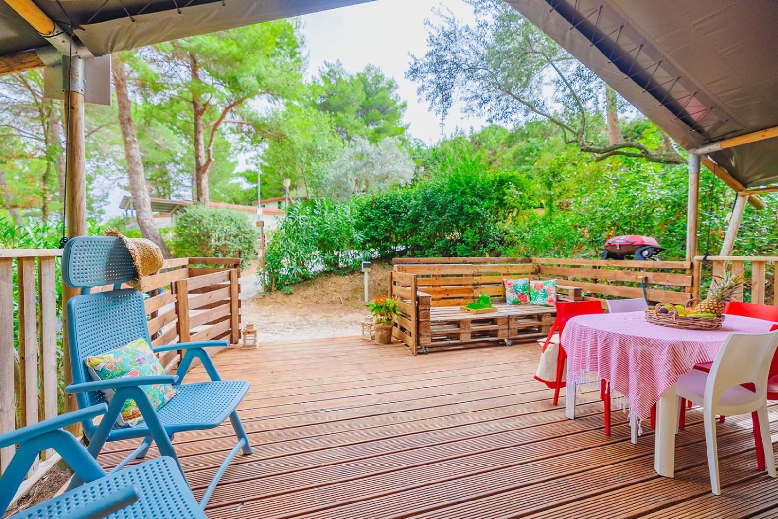 Le Pianacce Camping Village 卡斯塔涅托卡尔杜奇 外观 照片